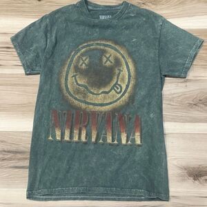 Nirvana Green Short Sleeve Graphic Tee Shirt Women’s Small